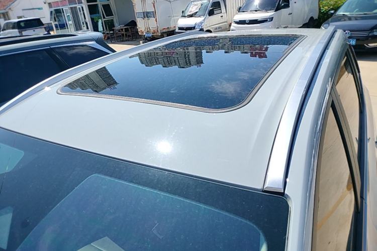 Used AION Y 2023 Plus 510 Smart Edition Roof