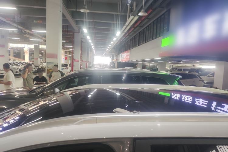Used AION Y 2023 Plus 510 Smart Edition Roof