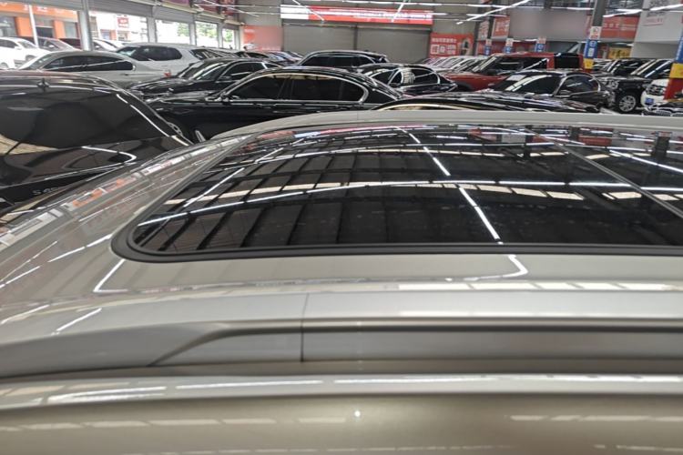 Used AION Y 2023 Plus 510 Smart Edition Roof