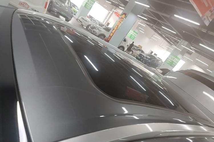 Used AION Y 2023 Plus 510 Smart Edition Roof