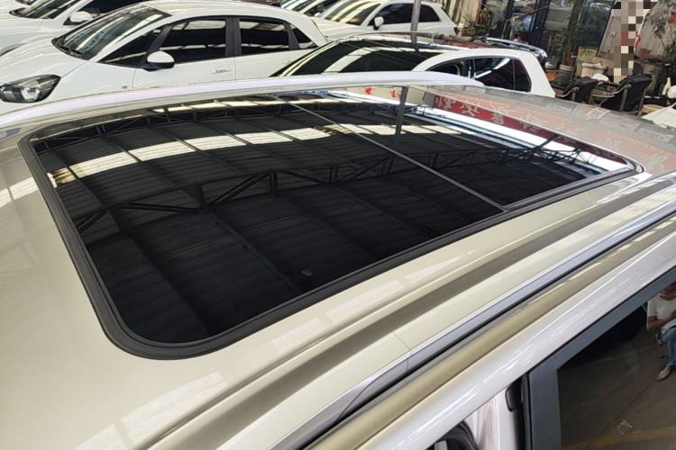 Used AION Y 2023 Plus 510 Smart Edition Roof