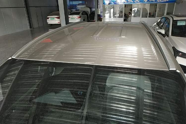 Used AION Y 2023 Younger Roof