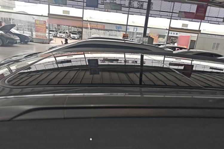 Used AION Y 2023 Plus 510 Smart Edition Roof