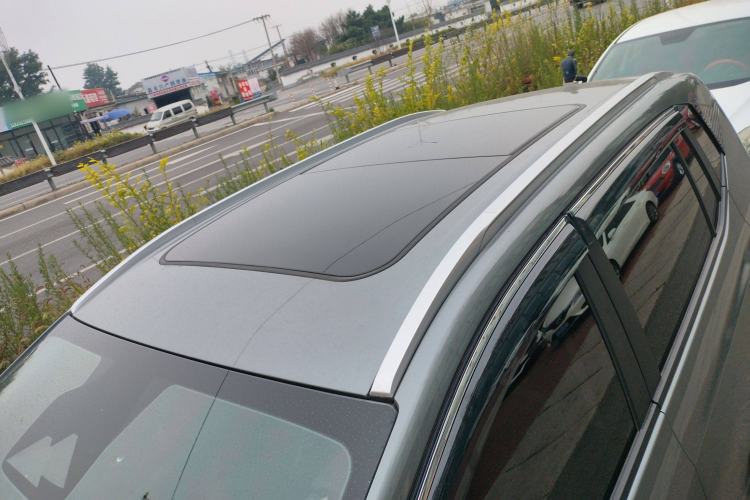 Used AION Y 2023 Younger Roof