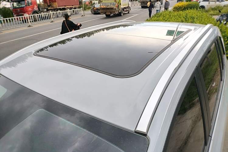 Used AION Y 2023 Plus 510 Smart Edition Roof