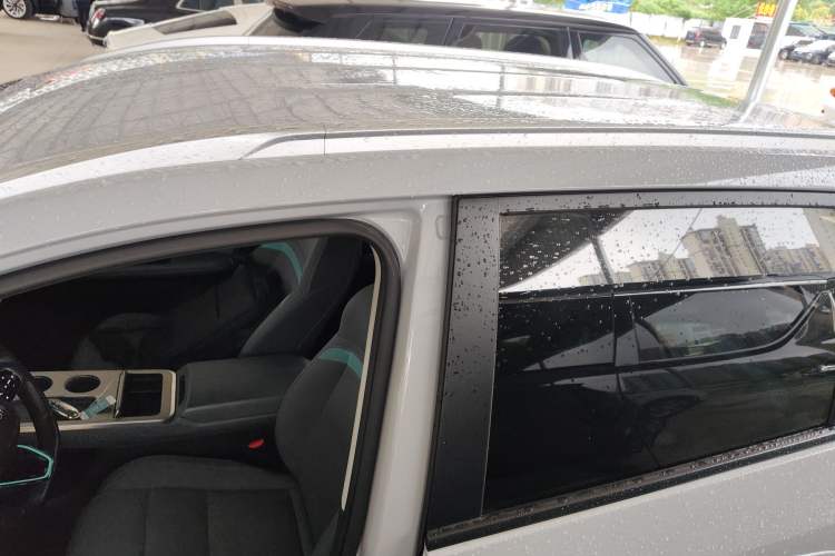 Used AION Y 2023 Plus 510 Enjoy Edition Roof