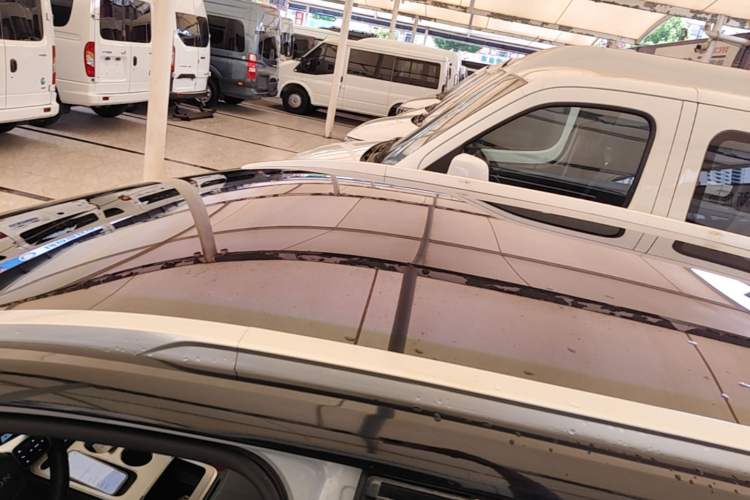 Used AION Y 2023 Plus 510 Smart Edition Roof