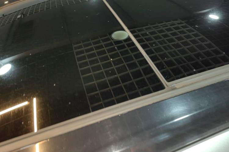 Used AION Y 2023 Plus 510 Smart Edition Roof