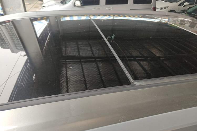 Used AION Y 2023 Plus 510 Smart Edition Roof