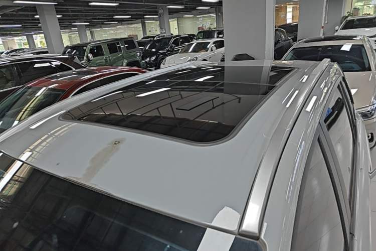 Used AION Y 2023 Plus 510 Smart Edition Roof