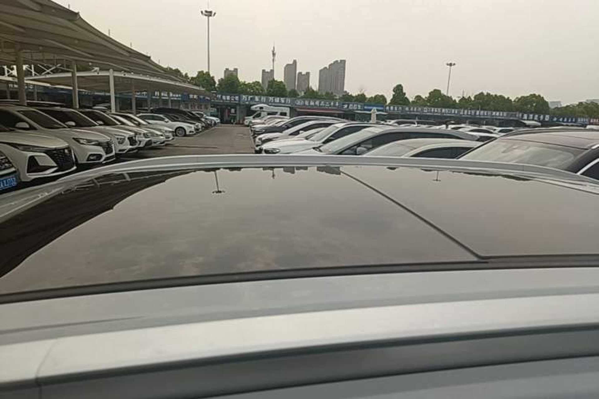 Used AION Y 2023 Plus 510 Smart Edition Roof