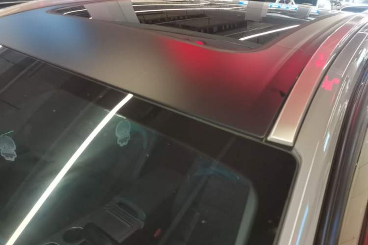 Used AION Y 2023 Plus 510 Smart Edition Roof
