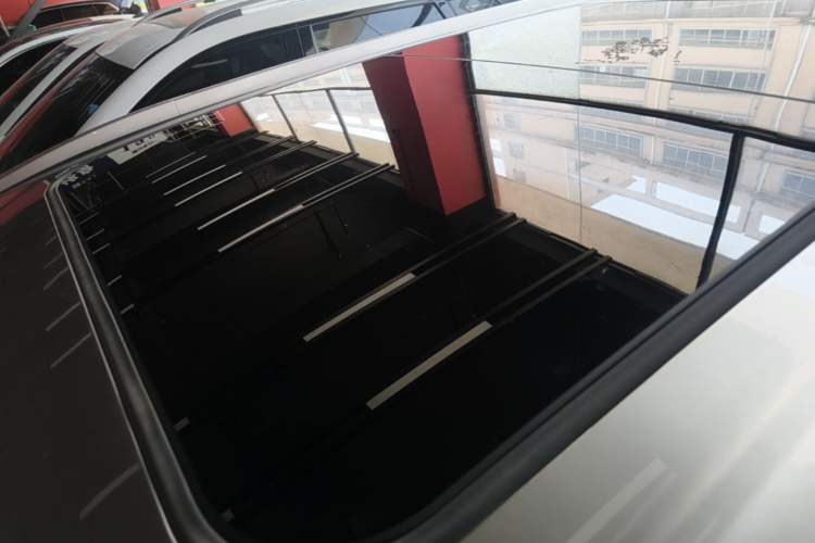 Used AION Y 2023 Younger Star Edition Roof