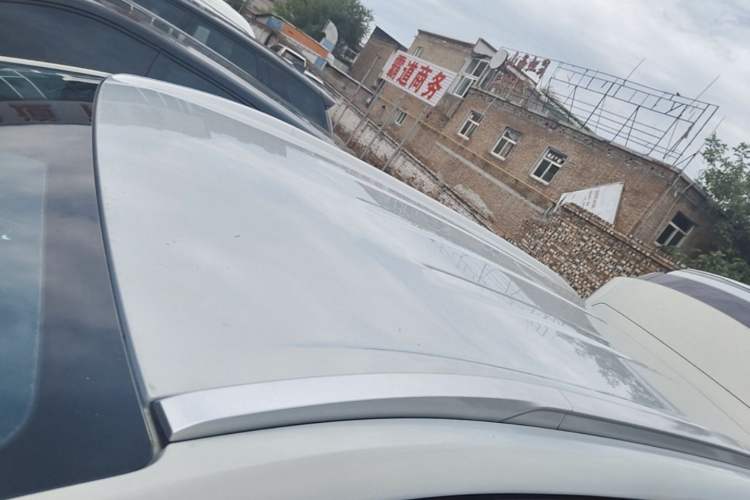 Used AION Y 2023 Younger Roof