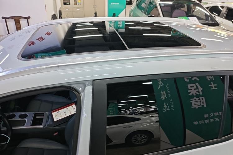 Used AION Y 2023 Plus 510 Smart Edition Roof