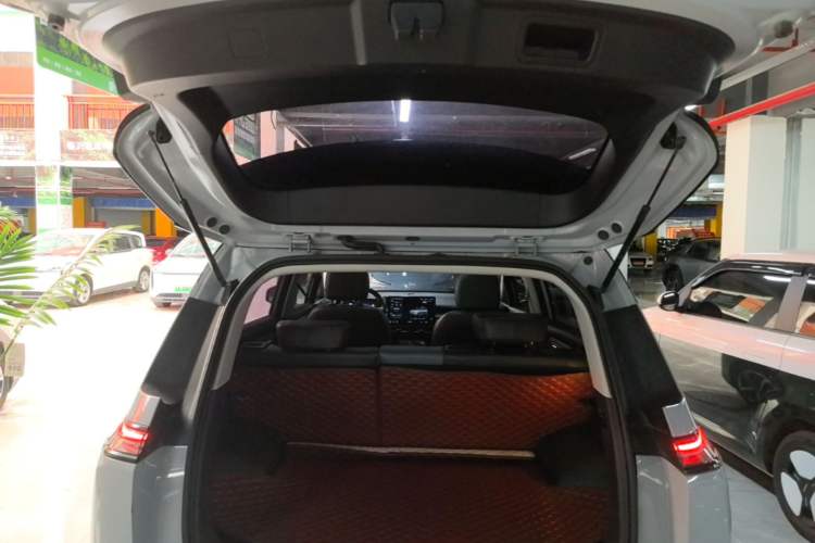 Used AION Y 2023 Plus 510 Smart Edition Trunk