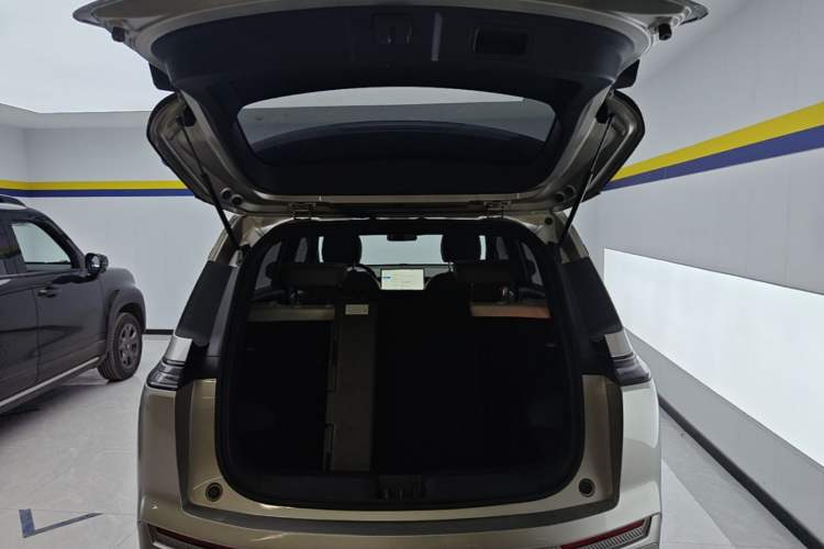 Used AION Y 2023 Plus 510 Smart Edition Trunk