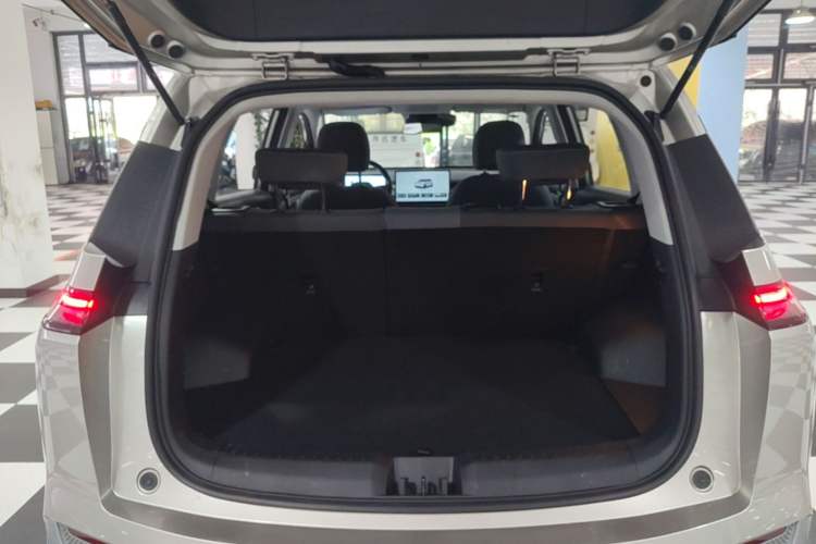 Used AION Y 2023 Younger Trunk