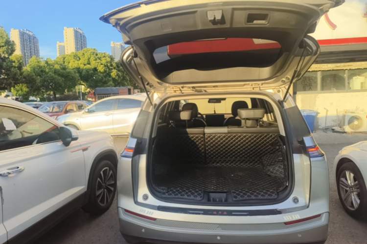 Used AION Y 2023 Younger Star Edition Trunk