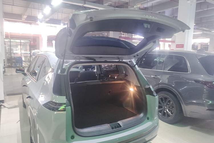 Used AION Y 2023 Plus 510 Smart Edition Trunk