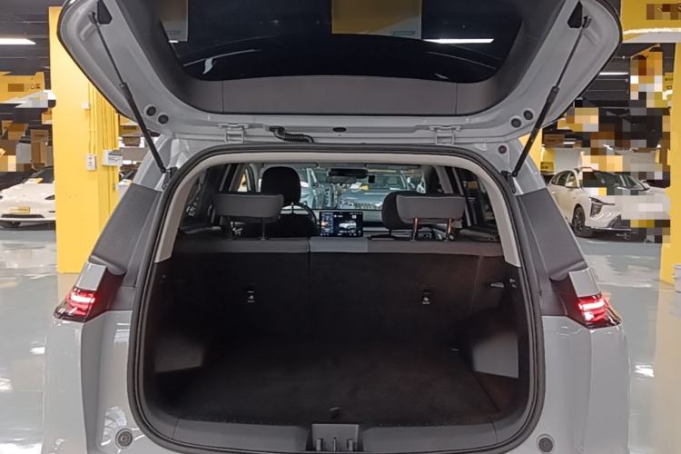 Used AION Y 2023 Younger Trunk