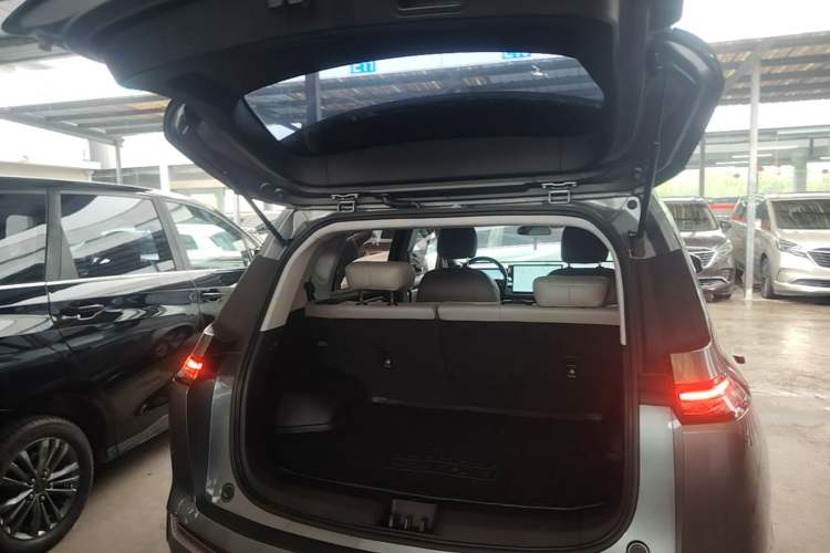 Used AION Y 2023 Younger Trunk