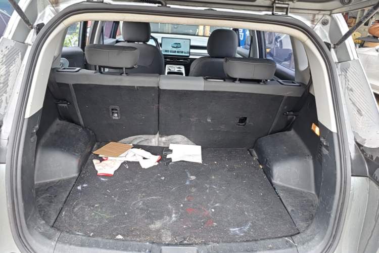 Used AION Y 2023 Younger Trunk
