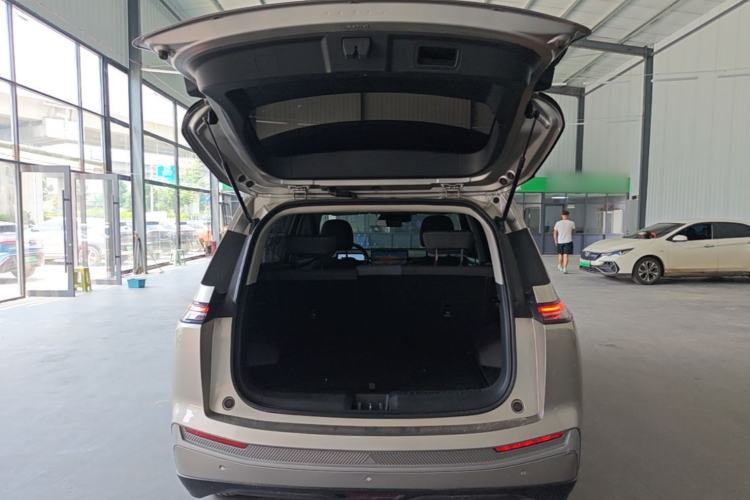 Used AION Y 2023 Younger Trunk