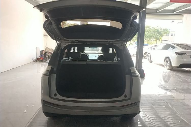 Used AION Y 2023 Younger Trunk