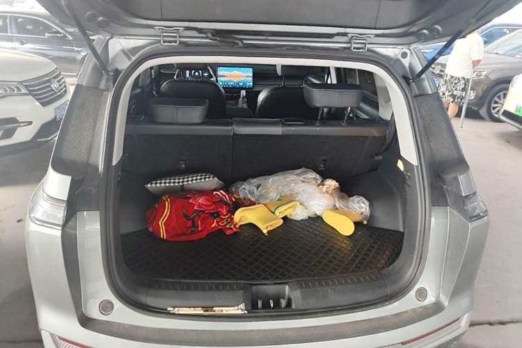 Used AION Y 2023 Plus 610 Smart Edition Ternary Lithium Trunk