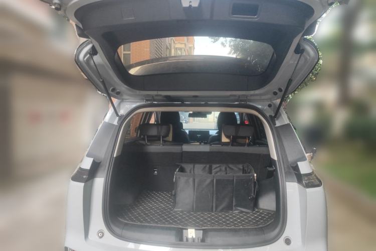 Used AION Y 2023 Younger Trunk