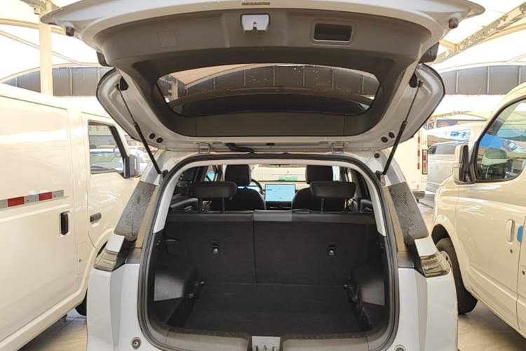 Used AION Y 2023 Plus 510 Smart Edition Trunk