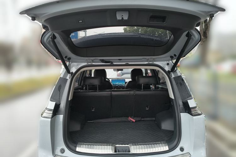Used AION Y 2023 Younger Trunk