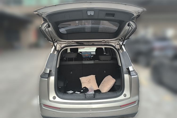 Used AION Y 2023 Younger Trunk