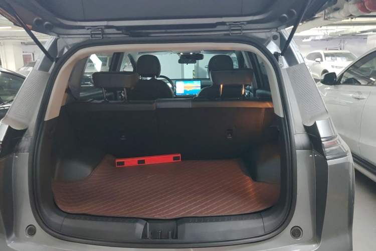 Used AION Y 2023 Younger Star Edition Trunk
