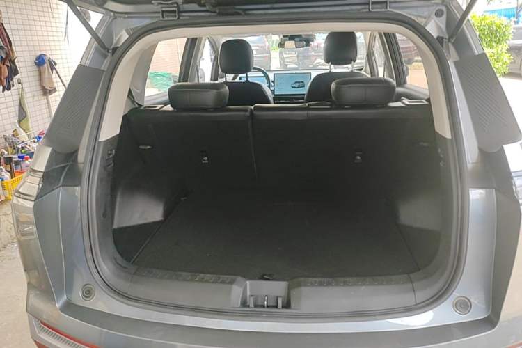 Used AION Y 2023 Younger Trunk