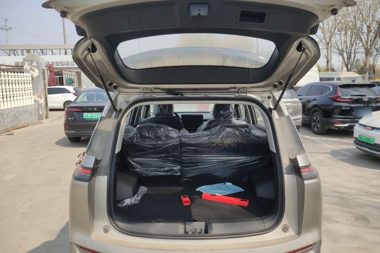 Used AION Y 2023 Younger Trunk