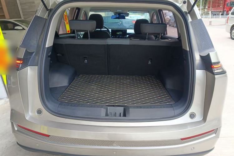 Used AION Y 2023 Younger Trunk