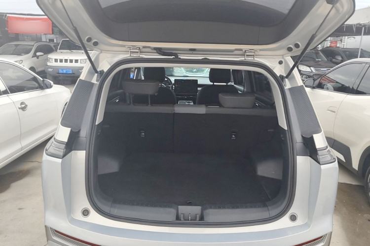 Used AION Y 2023 Younger Trunk