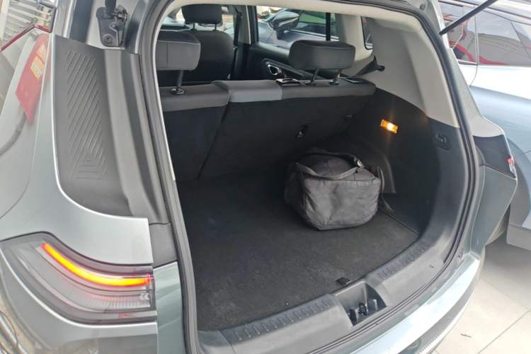 Used AION Y 2023 Younger Trunk