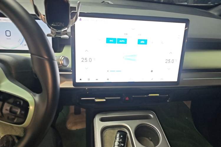 Used AION Y 2023 Plus 510 Smart Edition Audio And AC Panel