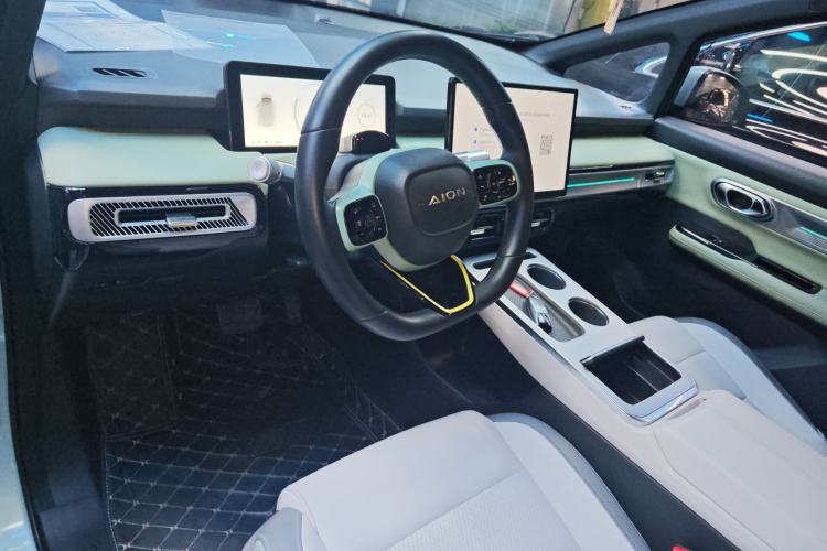 Used AION Y 2023 Plus 510 Tech Edition Center Console