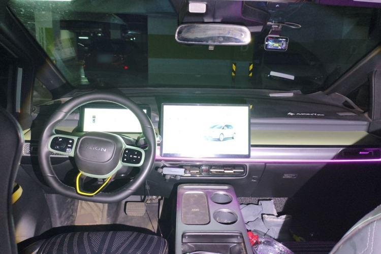 Used AION Y 2023 Younger Center Console
