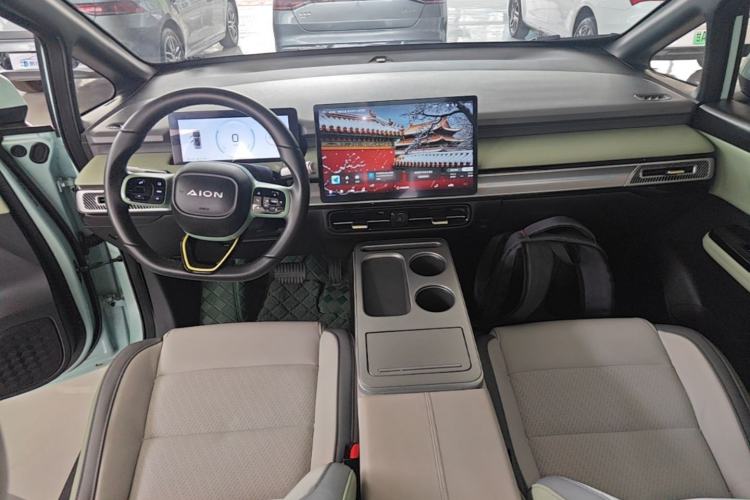 Used AION Y 2023 Plus 610 Smart Edition Ternary Lithium Center Console