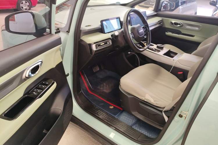Used AION Y 2023 Plus 510 Executive Edition Driver Seat