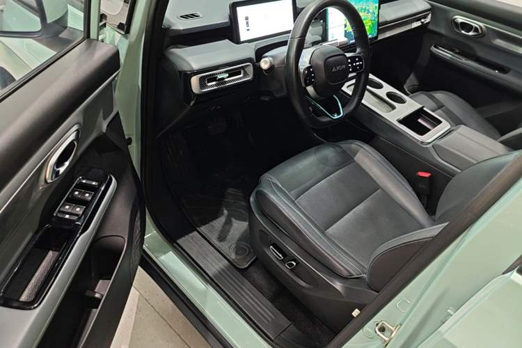 Used AION Y 2023 Plus 510 Smart Edition Driver Seat