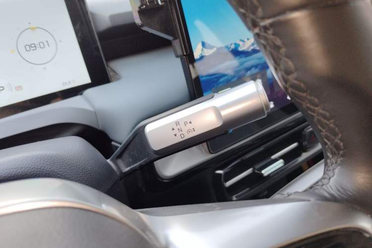 Used AION Y 2023 Plus 510 Enjoy Edition Gear Lever