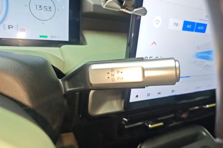 Used AION Y 2023 Plus 510 Smart Edition Gear Lever