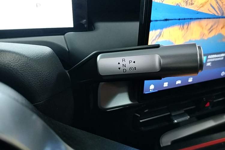 Used AION Y 2023 Plus 510 Smart Edition Gear Lever
