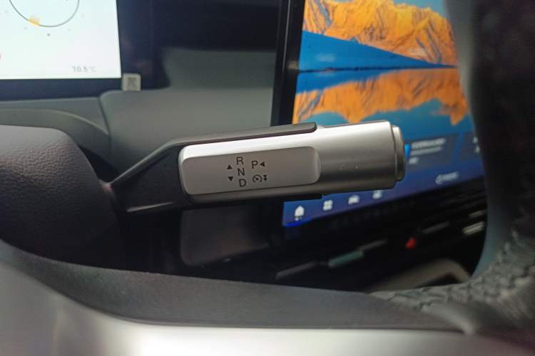 Used AION Y 2023 Younger Gear Lever